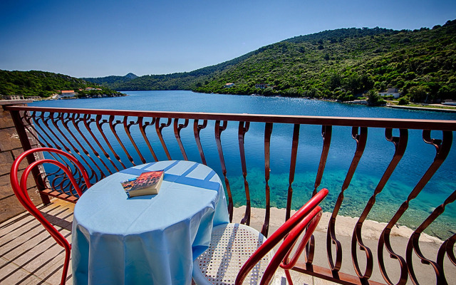 Apartments Malo Lago