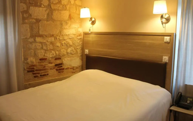 Logis Hotels  Auberge De La Tour   Hôtel Et Restaurant