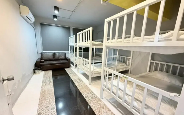 OYO 75465 Lucky Hostel (Huai Khwang)