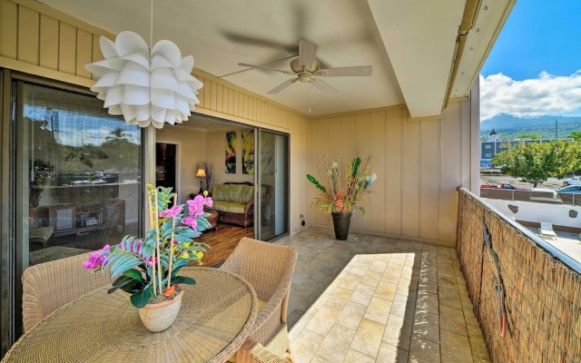 Downtown Air Conditioned Condo: Walk to Beaches