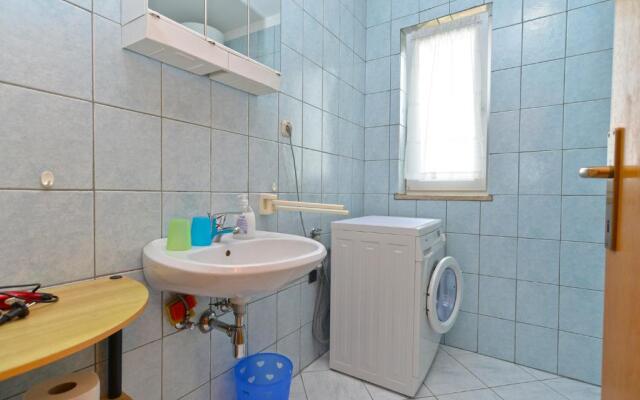 Apartment 72