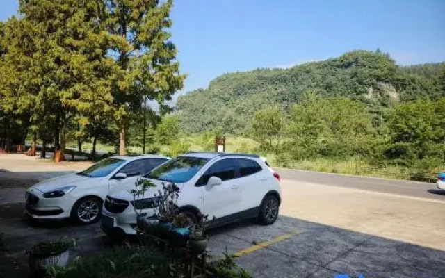 Zhangjiajie Hongxing Yaju Homestay (Huanglong Cave)