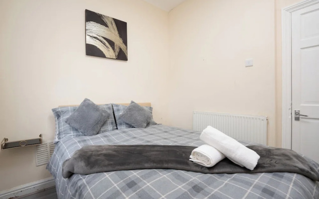 Spacious 4-bedroom Manchester Retreat With Garden