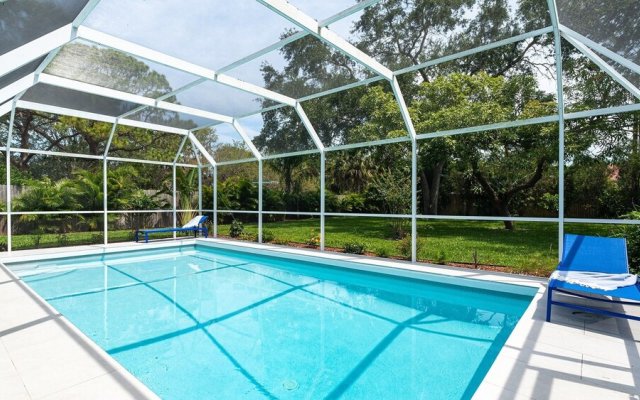 New Listing Fully Renovated 3 Bedroom Pool Home Minutes from Local Beaches 3 Home by RedAwning