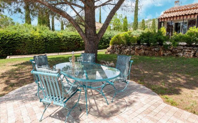Villa. Near Callian Centre. Private Terrace. Private Garden. Boules Court