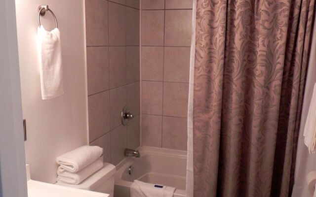 Harbourview Inn & Suites
