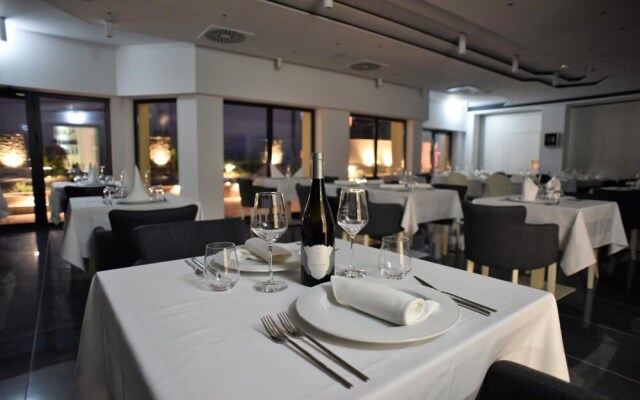 Santiny Hotel & Restaurant