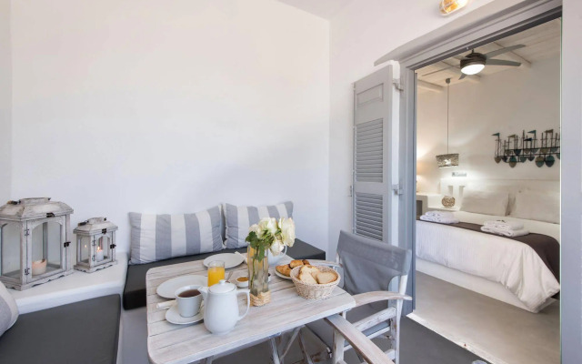 Blue Waves Suites & Apartments To Kyma