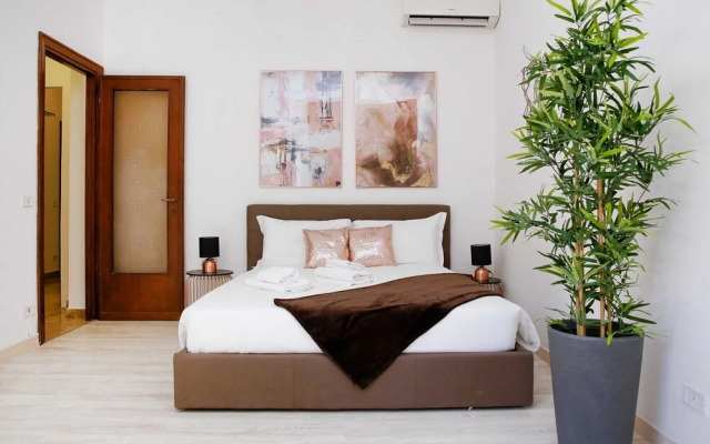 Trastevere Apartment with Patio