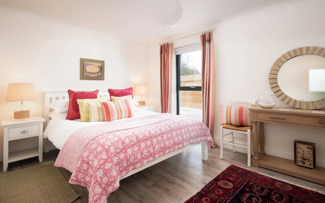 Wild Chive Lodge, Brada Quarry