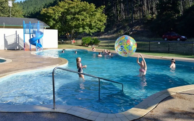 Porepunkah Pines Holiday Park