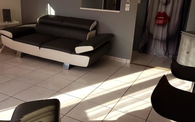 Villa With 4 Bedrooms in Florensac, With Enclosed Garden - 15 km From