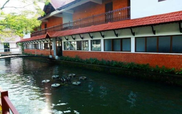Avees River Gardens