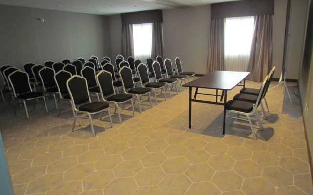 Days Inn and Suites Airdrie