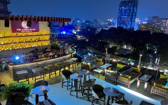Happy Life Grand Hotel & Sky Bar