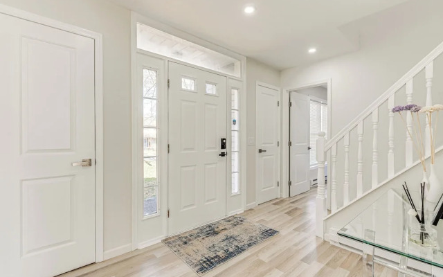 Chic Coolbaugh Township Getaway w/ Hot Tub!