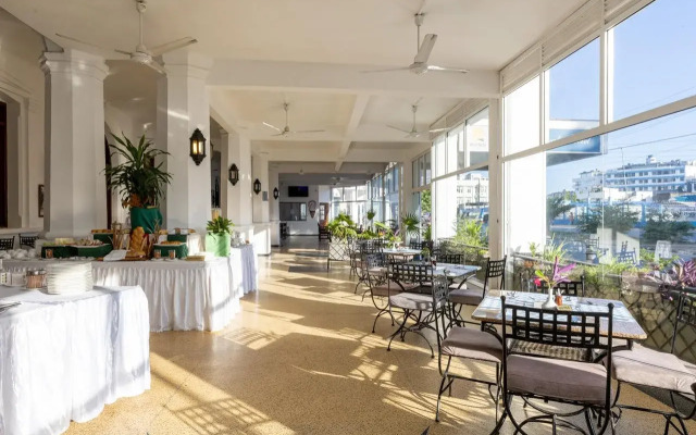 Sentrim Castle Royal Hotel