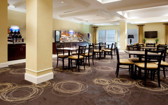 Holiday Inn Express Pembroke by IHG