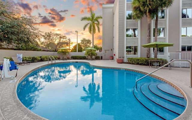 La Quinta Inn & Suites by Wyndham Coral Springs South