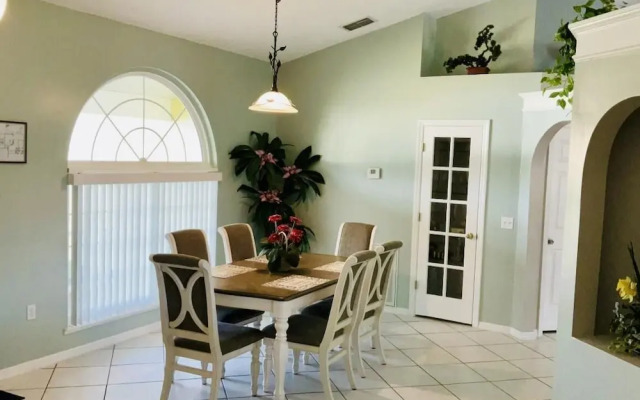 Amazing 3/2 Vacation Home With Private Pool!!