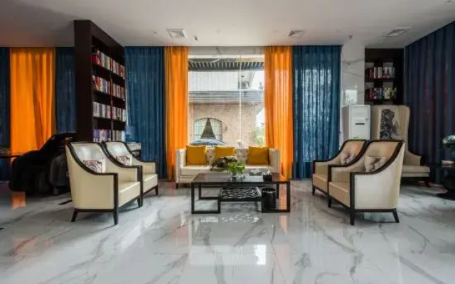 Cengong Haina Hotel
