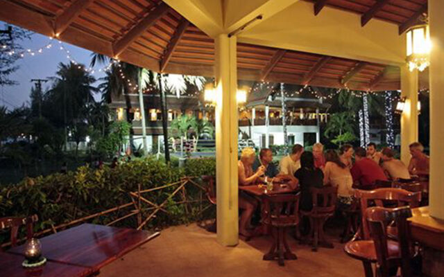 Coral Hotel Bangsaphan