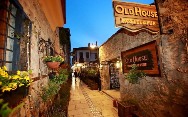 Old House Pub Hotels