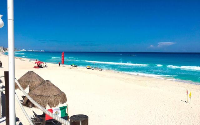 Cancun Plaza Condo Apartment