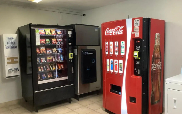 HomeTowne Studios by Red Roof Amarillo West