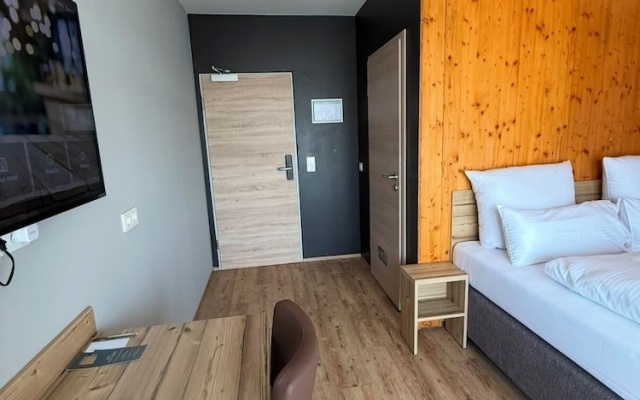 URBAN OAK Smart Stay