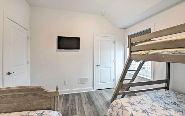 New Townhome < Half Mi to Beach!
