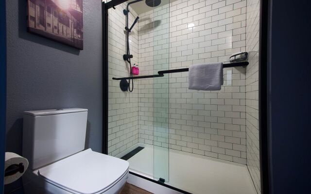 MOXY Seattle Downtown