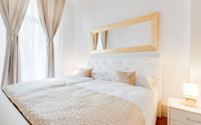 Luxury Riverside Apartments In The Center Of Prague