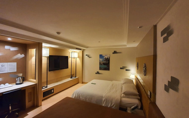 Friendly DH Naissance Hotel by Mindrum Group