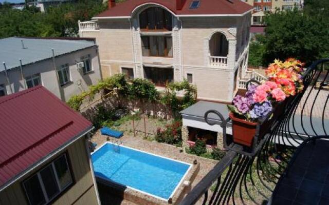 Guest House Romanovykh Victoria