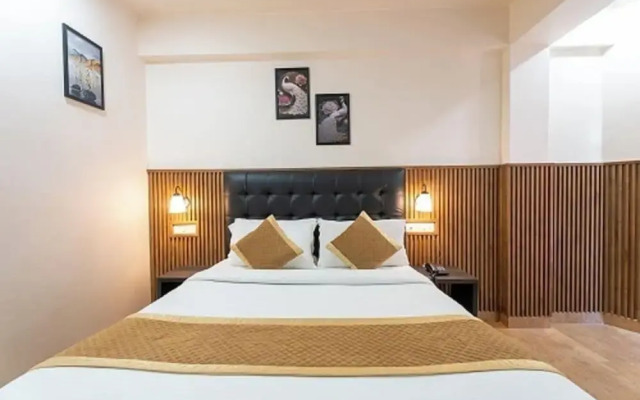 Hotel Mainak