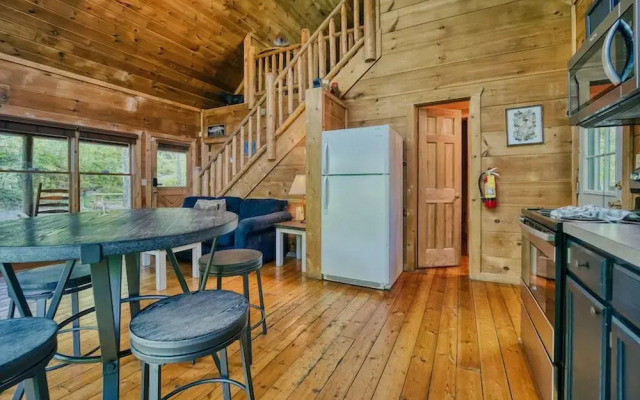 Cabin in Nature w/ Hot Tub & Games!
