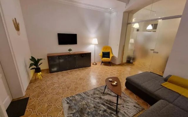 Sissi Royal Suite - Inner City 4 bedroom apartment