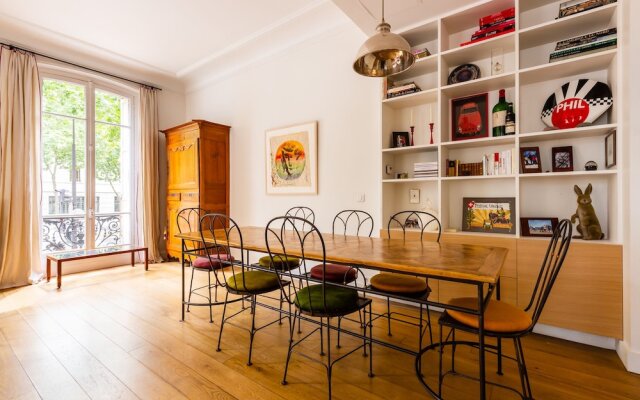 Sophisticated Home close to the Museums