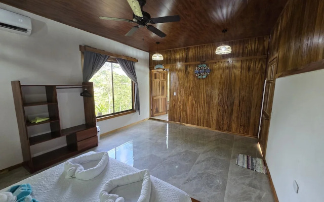 Cotingas Ocean View
