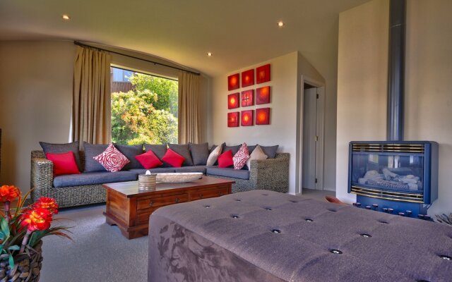 Style and comfort on Greenstone Place – Fernhill