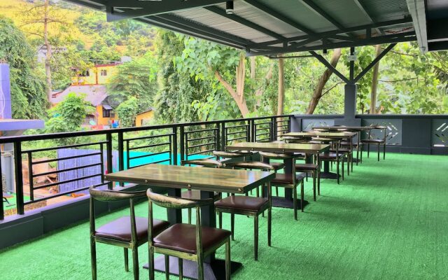 Sailing Inn - Coron