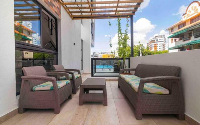 Modern 1BD Downtown+Pool+SmarTVs+BBQ+Gym