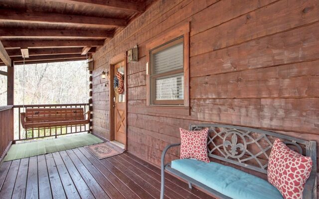 Black Bear Hideaway 3 Bedroom Home with Hot Tub