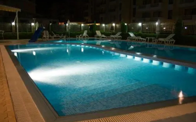 Sunny House Aparthotel