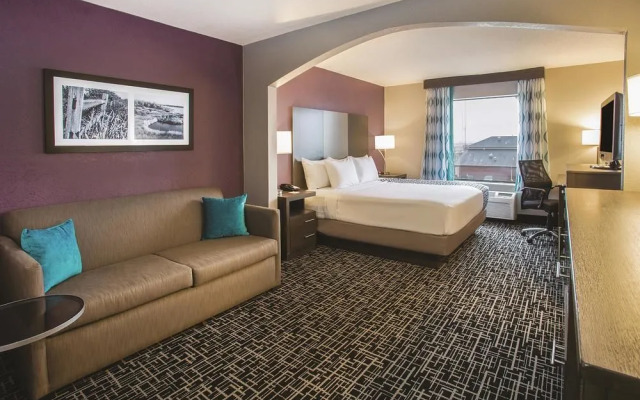 LA QUINTA INN &amp; SUITES PONTOON BEACH