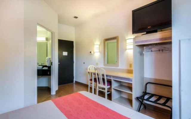 Motel 6 Joliet, IL - Chicago - I-55