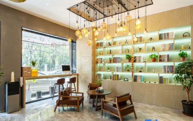 Waiting Hotel(Shanghai Xujiahui Stadium)