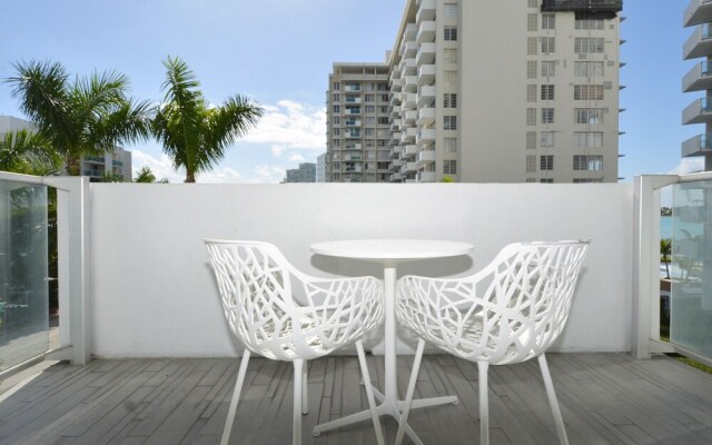 Miami World Rental - Mondrian 401