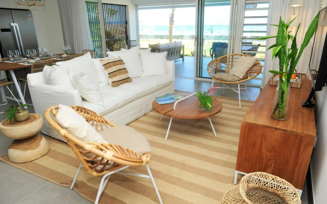 OBiches Luxury Beachfront Apartment Trou-aux-Biches